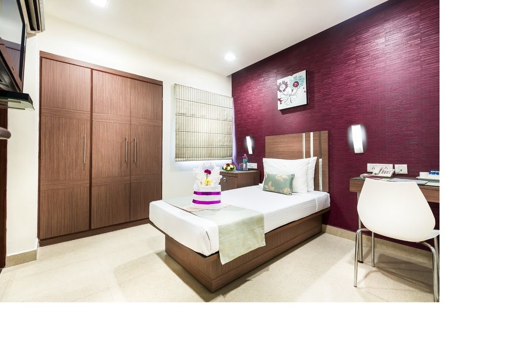The Lotus Apartment Hotel, Venkatraman Street Ченнаї Екстер'єр фото